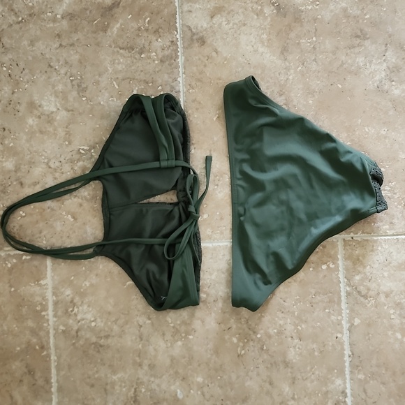 Bikini - Picture 3 of 4